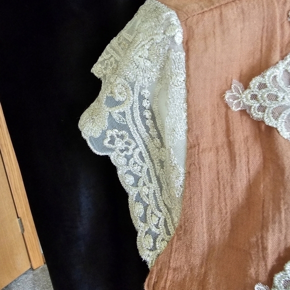 RUST, gold, cream colored gauze and lace blouse by 213 - Picture 3 of 11